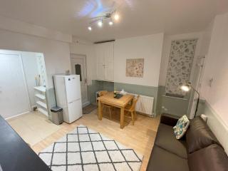 Self-Contained Ground Floor Flat - Nottingham - 8