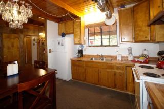 Canyon Cabin - A quaint cabin in a peaceful location yet close to Big Bear's attractions! - Fawnskin - 7