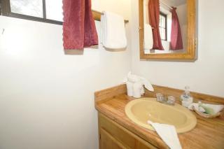 Canyon Cabin - A quaint cabin in a peaceful location yet close to Big Bear's attractions! - Fawnskin - 2