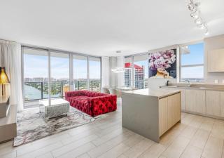 HYDE BEACH HOUSE THREE-BEDROOM, WATERFRONT, OCEAN AND INTERCOSTAL VIEW, ROOFTOP POOL, 5 MiN WALK TO BEACH - Hollywood - 2