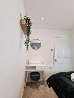Two Bedroom Mansion House Apartment By AZ Luxury Stays Newmarket With Parking And WiFi - Newmarket - 6