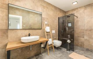 5 Bedroom Amazing Home In Galizana - 5