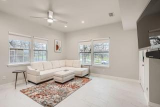 Superb White Modern Farm House - Austin - 6