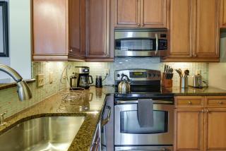 Mount Pleasant Condo with Pool and Bikes Near Beach! - Charleston - 3
