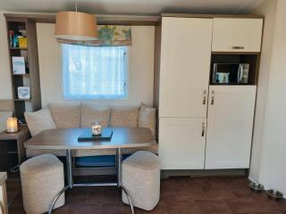 Caravan on Mersea Island Away Resorts Quiet Location - East Mersea - 2