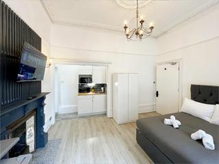 Erin Court Mansions - Suite 10 - Croydon - 8