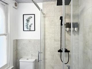 Erin Court Mansions - Suite 10 - Croydon - 7