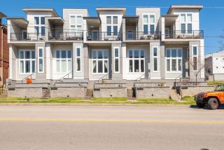 FarmHouse Vibe on Centennial w garage and billiards - 9