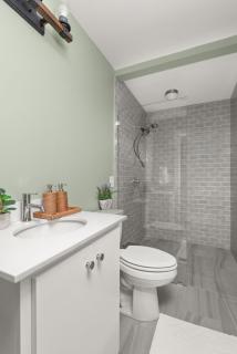 FarmHouse Vibe on Centennial w garage and billiards - 2
