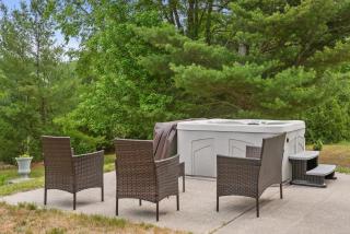 LONG LAKE RETREAT- Hot tub, Pool table, Firepit - Traverse City - 7