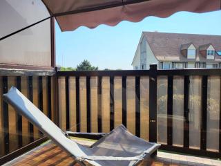 Duplex en front de mer avec balcon à Merville-Franceville-Plage - FR-1-465-99 - 1