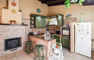 Amazing Apartment In Siracusa With Wifi - 2