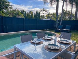 Port Douglas Beach Cottage - 0