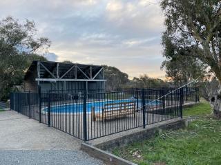 Winterwood Lodge - 6mins Jindabyne Pets Allow Farm Stay-Swimming Pool Summer Only - 8