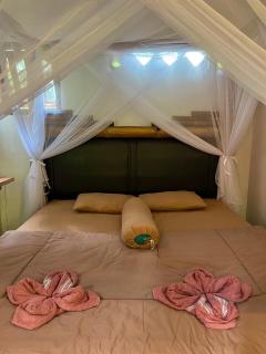 Garden Grove Guest House & Coffee Bar - Bukit Lawang - 5