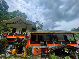 Garden Grove Guest House & Coffee Bar - Bukit Lawang - 0