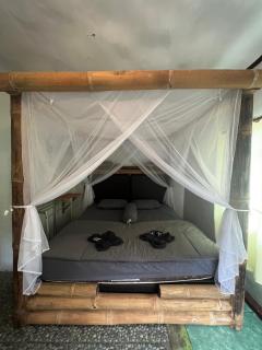 Garden Grove Guest House & Coffee Bar - Bukit Lawang - 3
