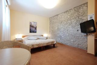 Gil's Guest Rooms - Neve Zohar - 9