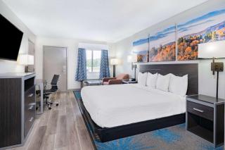 Days Inn by Wyndham Hamilton - 1