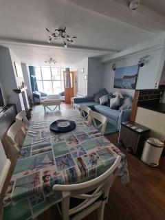 Beach Retreat Village Centre Location - Shaldon - 7
