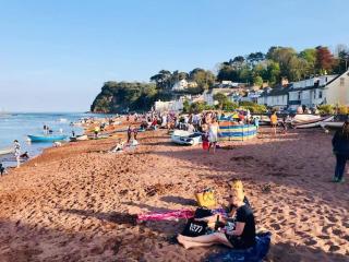 Beach Retreat Village Centre Location - Shaldon - 3