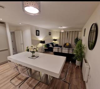 Modern apartment, sleeps 6, Belfast city centre - 0