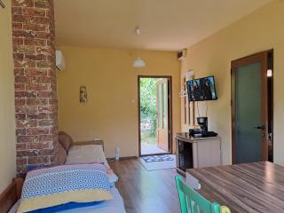 Yellow villa - Sinemorets - 8