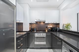 Prime Stylish Studio with Marina Views - 9