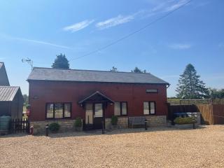 Kenns Farm - 2 Beautiful Barns - Carterton - 0