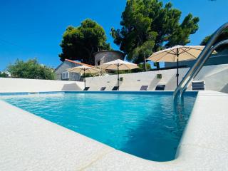 Sea-Views Brazza Apartments with Private Pool - Milna (Milnà) - 0