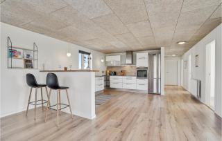 3 Bedroom Beautiful Home In Tim - 8