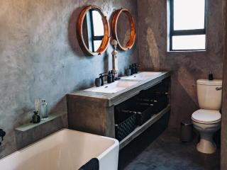 Rhino's Rest Private Luxury Villa - 9