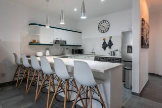 Modern & Tranquil Mitai House - 4