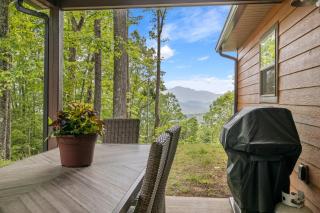 Stunning Views, Superb Atmosphere, Modern Amenities, In the Middle of Nature - Bryson City - 2