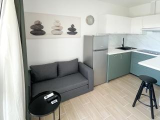 Modern studio overlooking downtown - Makarska - 8