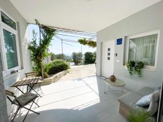 Modern studio overlooking downtown - Makarska - 4
