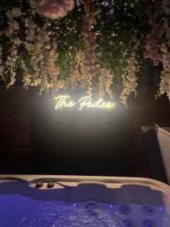 The Garden Pod with Private Hot Tub - 8