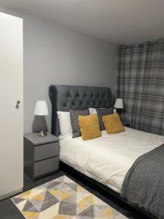 Mona's Home - Dagenham - 5