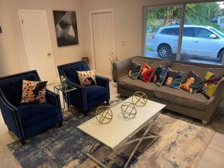 Heart of Miami Luxury Home 4BR Pool 5 Min Beach - 2