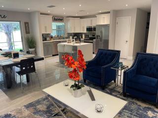 Heart of Miami Luxury Home 4BR Pool 5 Min Beach - Miami - 1