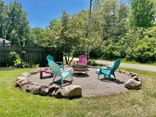 The charming Glenn Cottage! Walk to Lake Michigan! - 8