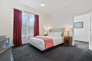 Stunning newly renovated home in perfect location - Hobart - 3