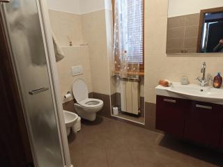 Charlie's Home Arezzo-Appartamento-B&B Arezzo con Parcheggio privato- Arezzo Città del Natale 2023 - Centro Arezzo Fiere e Congressi- Mercatini Natale Arezzo Casa di Babbo Natale e Villaggio Tirolese 2023 - 1