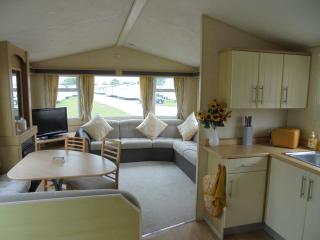 Coral Beach : The Richmond:- 6 Berth, Blow heated - Ingoldmells - 2