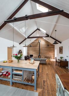 CHESTER'S ONLY TIN CHAPEL - UNIQUE, SPACIOUS 2 BEDROOMS, GARDEN AND FREE PARKING - Chester - 1