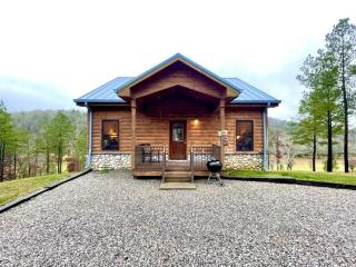 Perfect Stay for Fishing, Hiking, R&R - Charming Sapphire Bear Home - Tellico Plains - 0