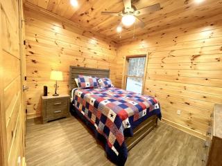 Perfect Stay for Fishing, Hiking, R&R - Charming Sapphire Bear Home - Tellico Plains - 3