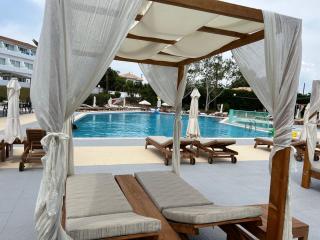 Adelais Bay Hotel - 6