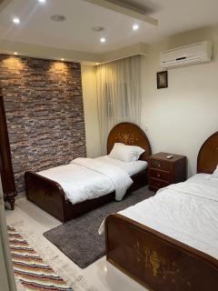 Superb & comfy 3BDR apartment with outstanding view شقة فندقية فاخرة فيو رائع للمطار - Il Cairo - 5