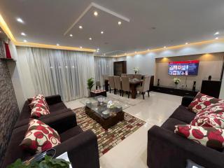 Superb & comfy 3BDR apartment with outstanding view شقة فندقية فاخرة فيو رائع للمطار - Il Cairo - 0